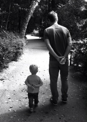 Сложные отношения отцов и сыновей: как детские травмы влияют на взрослую жизнь