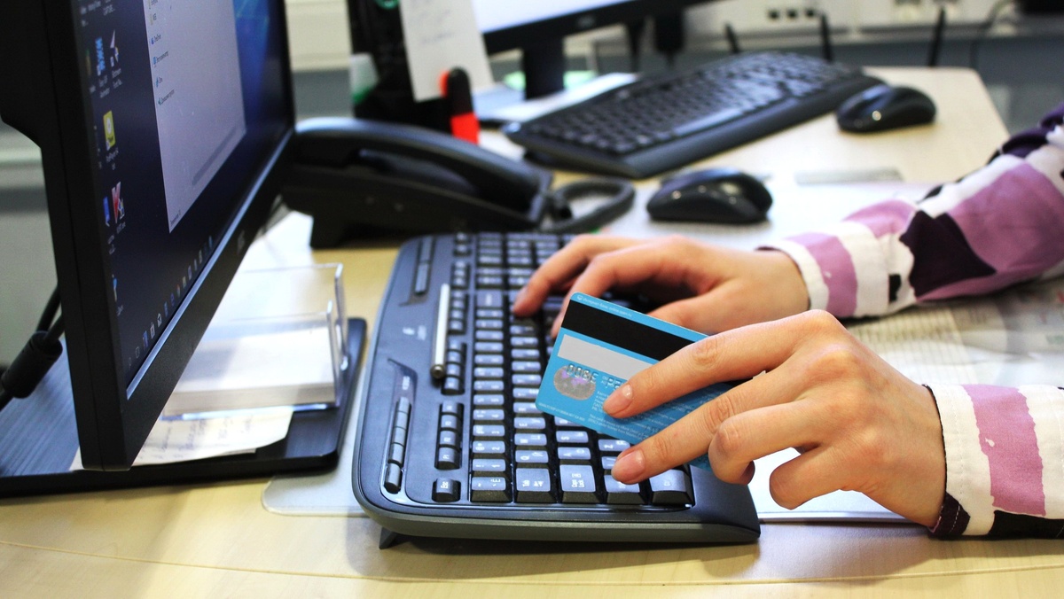 В Нижневартовске женщина потеряла все сбережения после знакомства в интернете