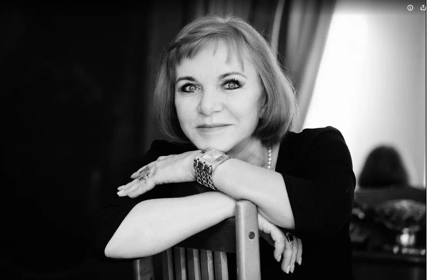 Женщина на вершине: как нежность и сила формируют успешное лидерство