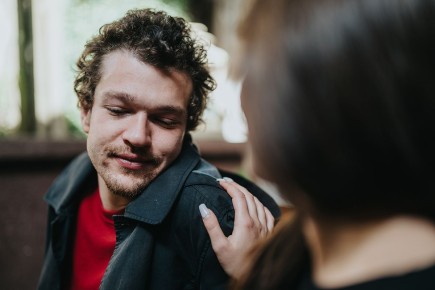 Особенности психики и выбор партнеров: почему зумеры открыто говорят о своих диагнозах