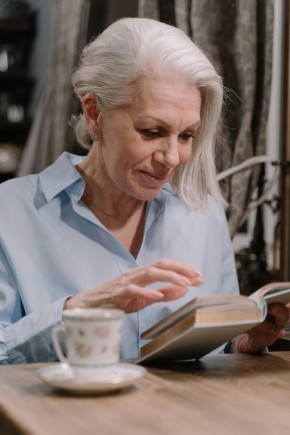 Опасные вечерние привычки, которые старят вас за ночь