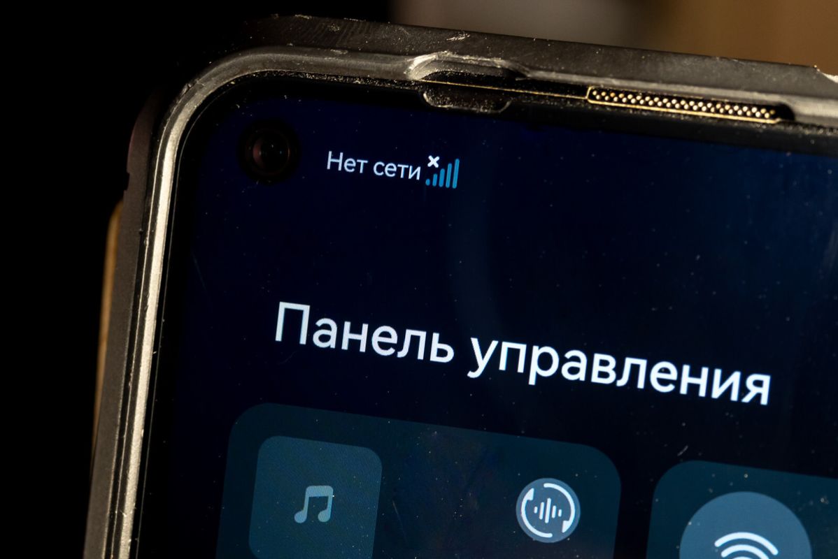 Половина петербуржцев регулярно проверяет телефон партнера